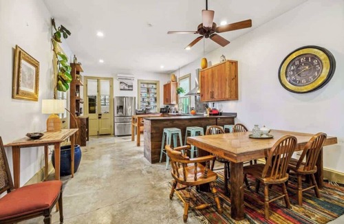 Seventh Ward House | Charming Historic House w Heated Pool & Hot Tub 5 BR|3 BA