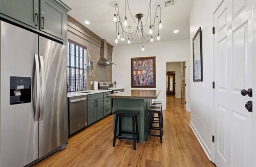 Tulane - Gravier House | Charming NOLA Retreat 4 Blocks to Streetcar