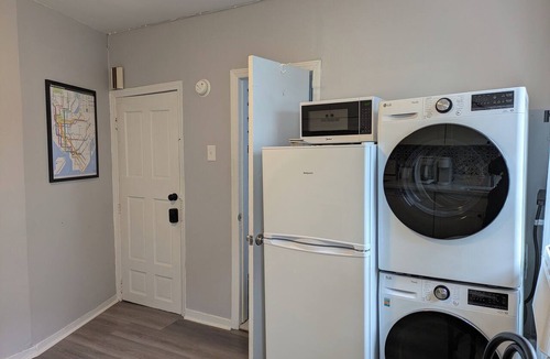 Gowanus Apartment | Charming Park Slope/Gowans 2 bedroom. F, G and R stop on same block.