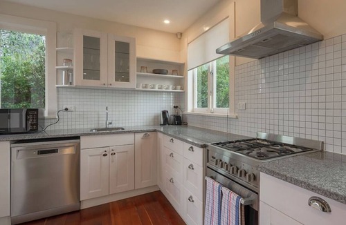 Takapuna Apartment | Charming Takapuna Residence|by Furnished Rentals
