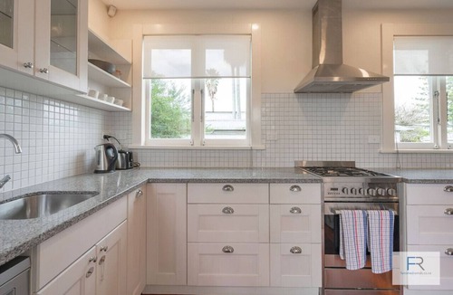 Takapuna Apartment | Charming Takapuna Residence|by Furnished Rentals