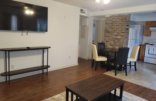 Broadmoor Apartment | Charming two-bedroom apartment in Historic Uptown New Orleans w/Wi-Fi, AC, Hulu