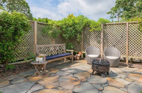 Hampton Bays House | Chic modern beach cottage with heated pool
