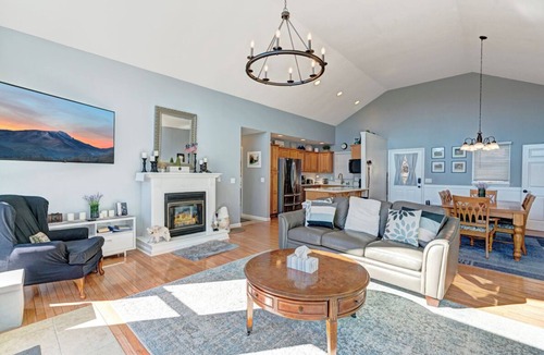 Seven Devils House | ChrisP View- Mtn House, Mtn View, Pet-Friendly, Gas Fireplace