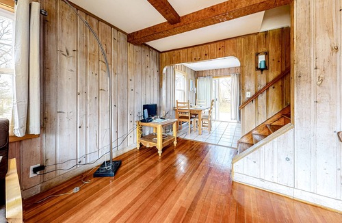 Springs House | Classic, Dog-Friendly Home w/ Free WiFi, Wood-Burning Fireplace, & a Gas Grill