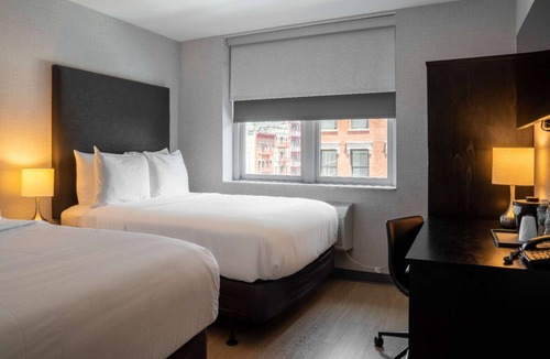 Williamsburg Hotel | Close to NYC Chinatown + Free Wi-Fi & Coffee Bar