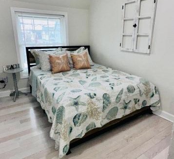 Devon House | coastal and cozy beach stay, pet friendly