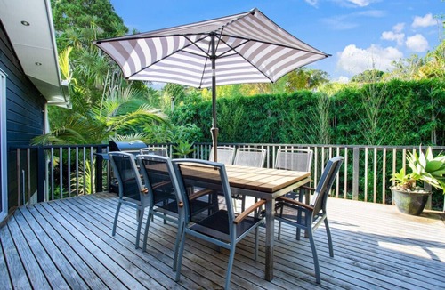 Murrays Bay House | Coastal Retreat w Spa Pool just Steps to the Beach