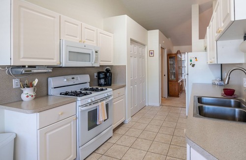 Sebastian Highlands House | ☆☀︎❀Coastal Retreat! Heated Pool, Boat/RV Parking Double Lot, 3 miles to Beach!