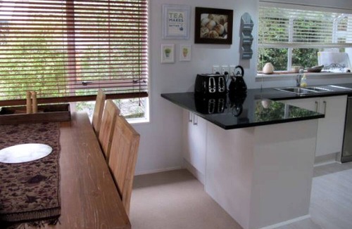 Torbay House | Coastal Vacation Rental in Auckland, New Zealand