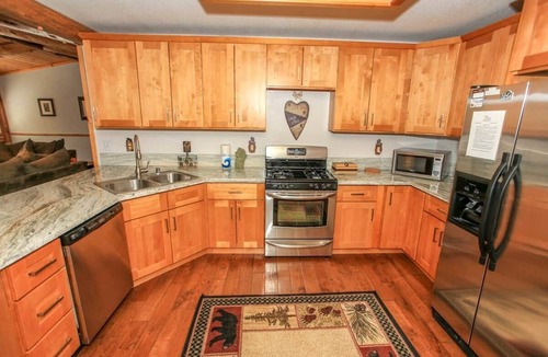 Upper Moonridge House | Columbine Oak Retreat- Log Style Cabin W/Spa