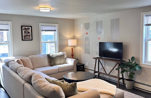 Federal Hill Apartment | Comfortable 2BR, Parking, Walk to Federal Hill — Providence's Best Neighborhood