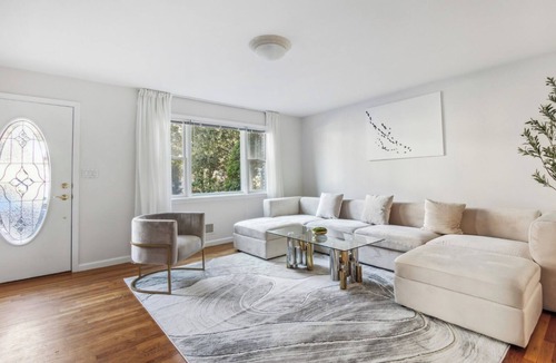 White Plains House | Comfortable Modern 3BR House Free Parking Perfect for Families & Groups