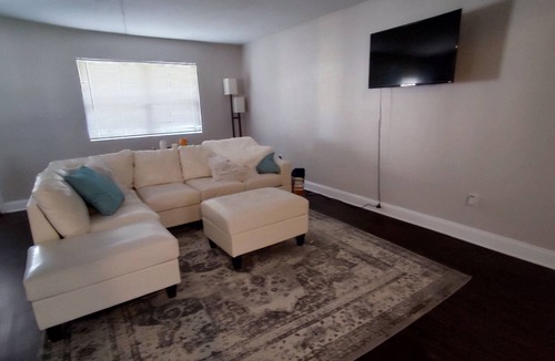 Denham Springs House | Comfortable Spacious 3 BR 2 BA pet and kid friendly home near Baton Rouge