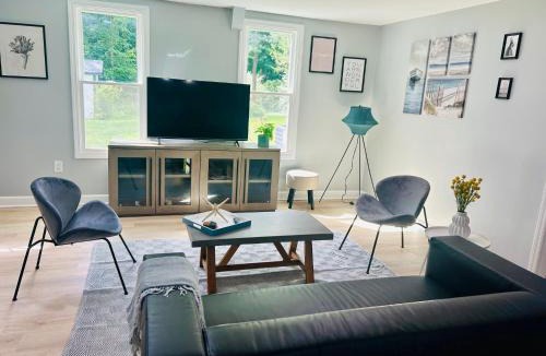 Charlotte House | Comfy Spacious Lower Lvl Apt Near Uptown, NoDa & UNC
