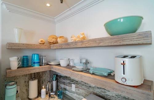 Palm Beach Condo | Coral Reef King Retro King Suite - near Beach