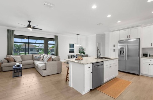 Pelican House | Coral Soleil Haus | Gulf Access, Heated Pool, Sunsets + Game Room