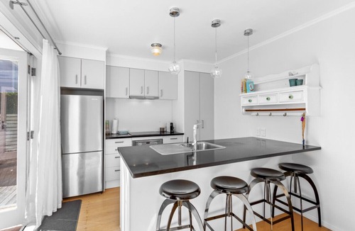 Rothesay Bay Apartment | Cosy Retreat in Rothesay Bay| by Furnished Rentals