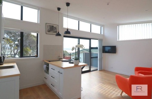 Beach Haven Apartment | Cosy Tiny Home with Ocean Views|by Furnished Rentals