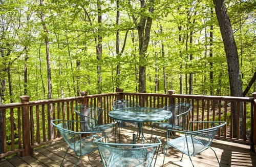Bedford Cabin | Country Getaway Nestled in Enchanting Westchester County near New York City