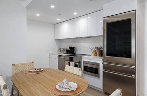 Greenwich Apartment | Cozy 1-bedroom apartment in lovely Greenwich with Gym and Patio