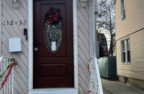 Queens House | Cozy 1-bedroom , in gorgeous Queens accessible, pleasant place you can call home