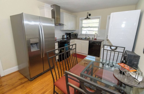 Plaza Midwood Condo | Cozy 2 Bedroom Duplex Apartment near Uptown Charlotte - Desirable Plaza Midwood