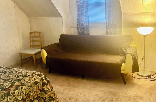 Hempstead House | Cozy 2-bedroom house in welcoming Hempstead with AC, stay as a home .