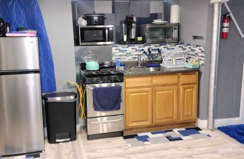 Hempstead House | Cozy 2-bedroom studio pleasant Hempstead with AC and fitness room
