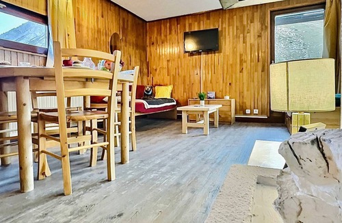 Val Claret Apartment | Cozy 2-room apartment for 5 in Tignes, close to slopes and shops