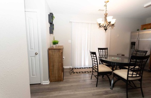 Sugar Creek House | Cozy 3-bedroom house in charming Charlotte with backyard. 10 mins from uptown