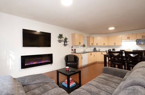 Willoughby House | Cozy Basement in Langley – Sleeps 6
