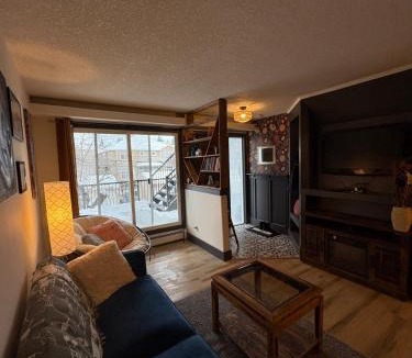 Marda Loop Apartment | Cozy boho downtown apartment