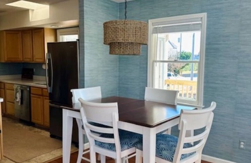 Colington Harbour House | Cozy Cottage on the Canal (Hot Tub, Kayaks & Pool)