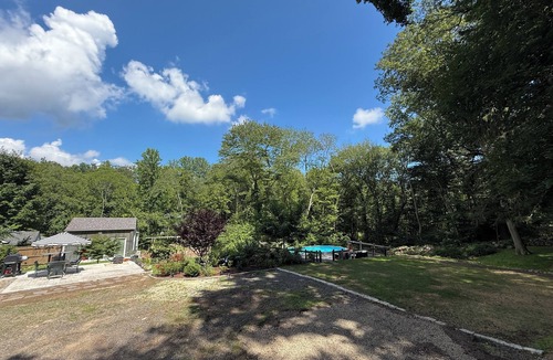 Weston House | Cozy, fully renovated 2BR home with a barn in peaceful Weston, CT for relaxation