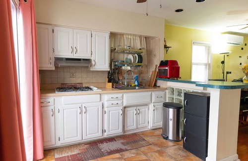 Fair Lawn House | Cozy Furnished Ranch! Pet friendly! 22 min. to MetLife Stadium!