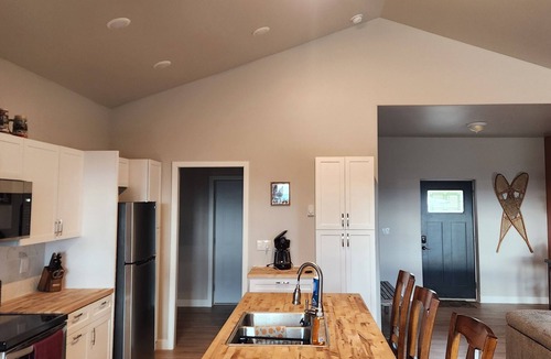 Georgetown House | Cozy home with amazing views, close to Discovery Ski Area. Pet Friendly