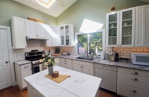 New Fairfield Cottage | Cozy Lake Community Cottage with private beach & hot tub - ideal for long stays