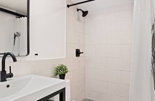 Bushwick House | Cozy, Large, Clean & Fully Furnished Bedroom in Bushwick - Near L Train