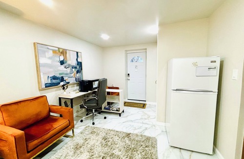 Floral Park House | Cozy private room with private entrance & bathroom. Close to UBS arena near JFK