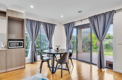 Craigieburn House | Cozy Retreat in the Heart of Craigieburn