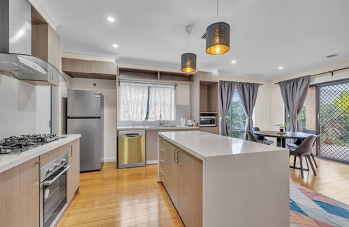 Craigieburn House | Cozy Retreat in the Heart of Craigieburn