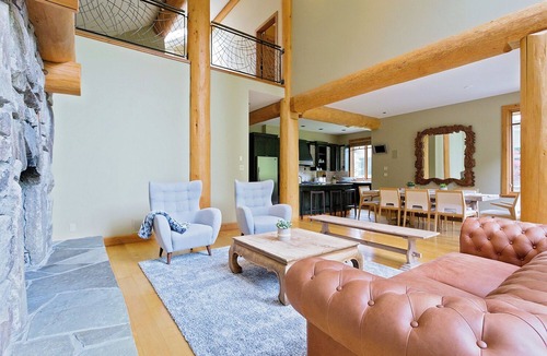 Nicklaus North Ski Chalet | Cozy ski chalet on Nicklaus North Golf Course