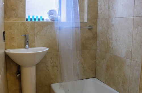 Midtown Apartment | Delightful 2-bedroom apartment with AC, fitness room in vibrant New York