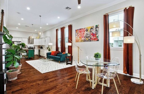 Milan House | Designer's Dream! 3 bed/2.5 bath