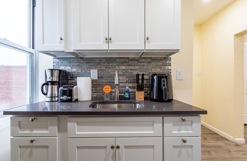New Rochelle Apartment | Discover fun at NYC 30min drive stay at our cozy 2bed apartment in New Rochelle