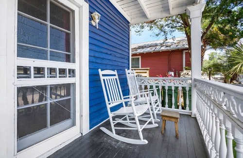 Downtown Historic District Apartment | Dog-friendly renovated downtown apt FREE BIKES
