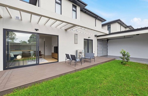 Cheltenham House | Domi Rentals - The Cheltenham Southland House
