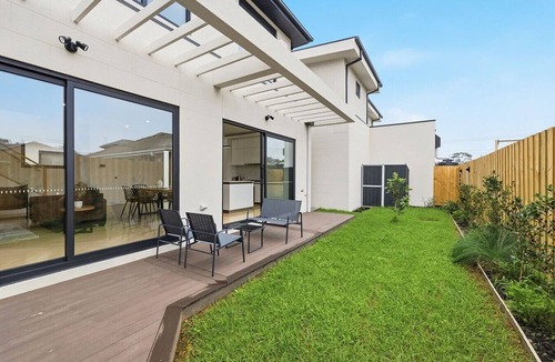 Cheltenham House | Domi Rentals - The Cheltenham Southland House