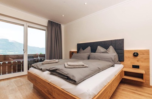 Stiegl House | Doppelzimmer mit Balkon und Seeblick - Familiengasthof Nindler